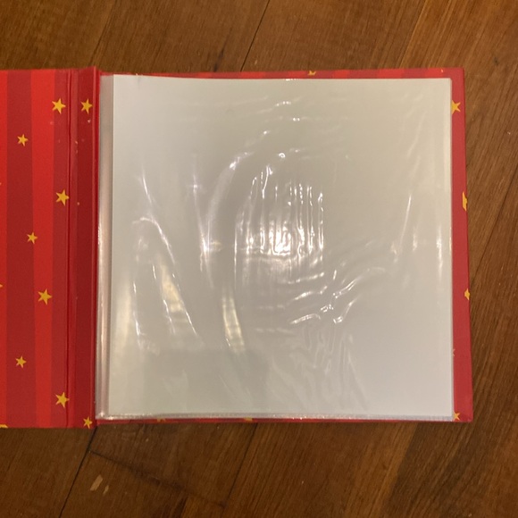 Walt Disney Mickey Mouse 12 x 12 scrapbook - Picture 3 of 4